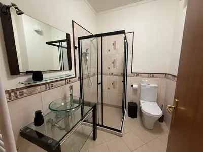 Apartament 2+1 me qera në Liceu Artistik Jordan Misja, Tiranë, 132 m². Foto 8 nga 12