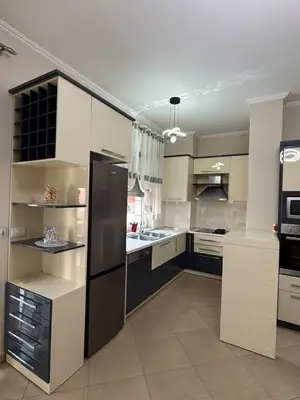 Apartament 1+1 me qera në Rruga e Bogdanëve, Tiranë, 76 m². Foto 2 nga 5