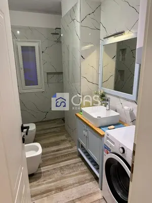 Apartament 2+1 me qera në Bulevardi Zogu I, Tiranë, 80 m². Foto 10 nga 12