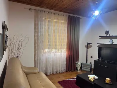 House for rent in Rruga 1 Maj, Fier, 100 m². Photo 2 of 8
