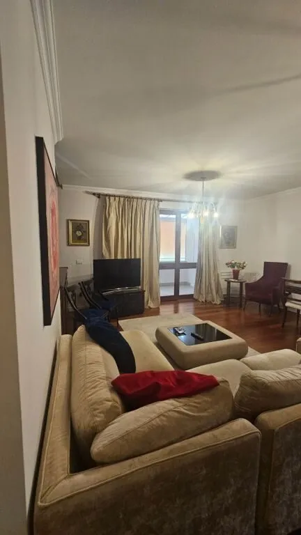 Apartament 3+1 në shitje në Blloku, Tiranë, 140 m². Foto 1 nga 3