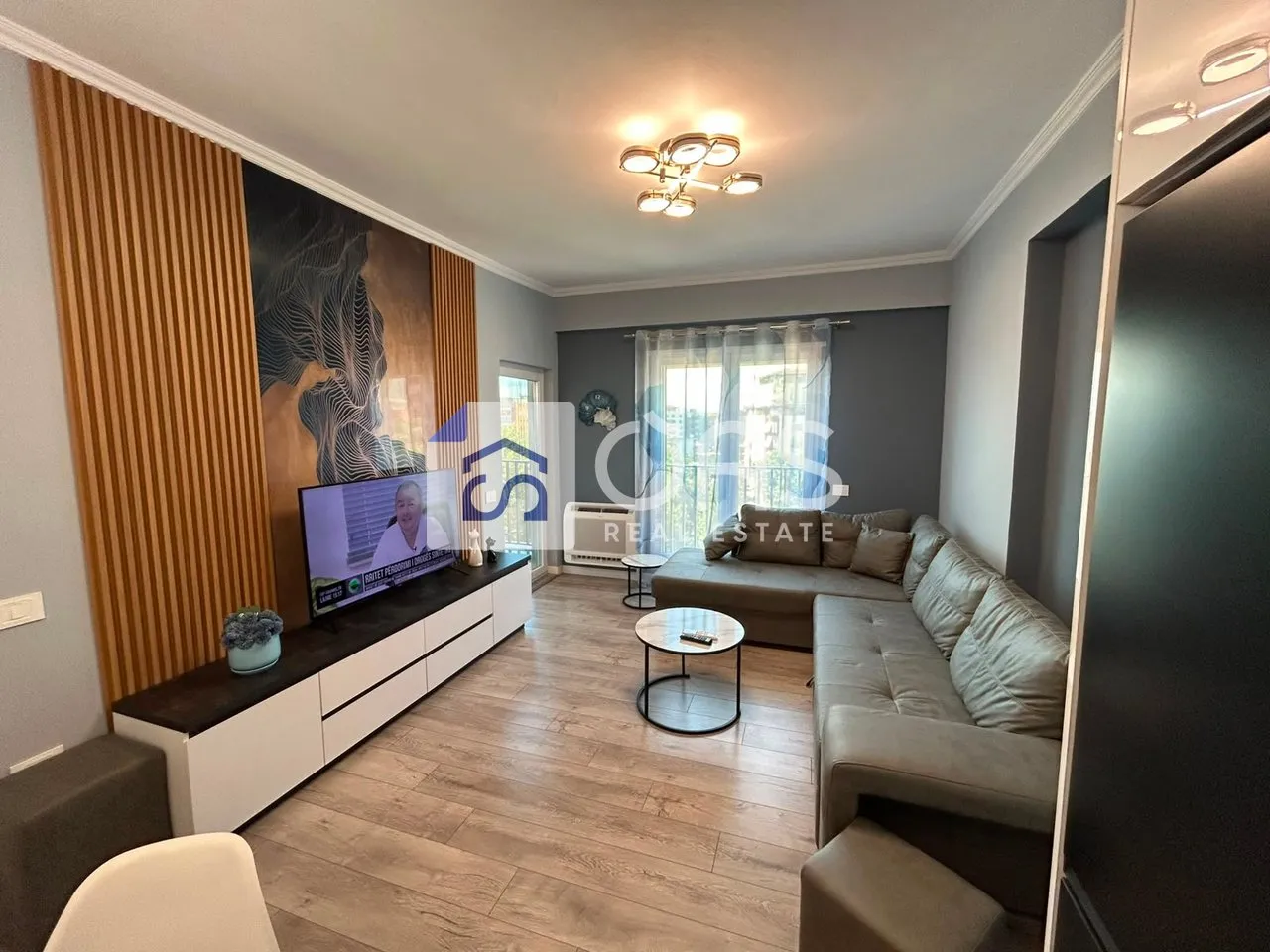 Apartament 2+1 me qera në Rruga e Barrikadave, Tiranë, 80 m². Foto 1 nga 12