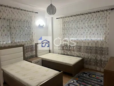 Apartament 3+1 me qera në Kodra e Diellit, Tiranë, 120 m². Foto 9 nga 11