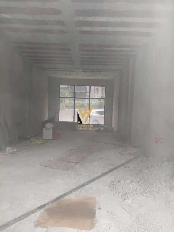 Shop for rent in Sheshi Skënderbej, Tirana, 282 m²