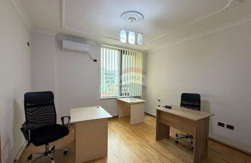 Office for rent in Toptani, Tirana, 114 m²