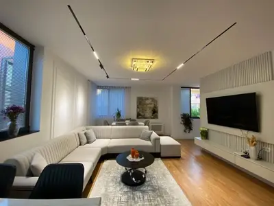 Vilë në shitje në Kombinat, Tiranë, 160 m². Foto 2 nga 9