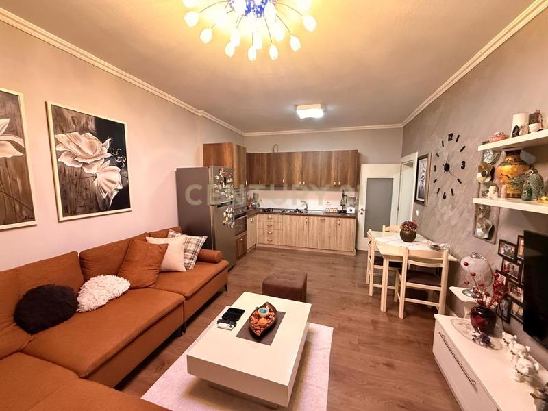 Apartament 2+1 në shitje në Globe, Tiranë, 81 m²