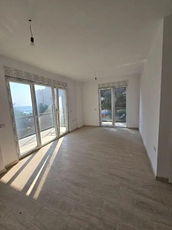 Apartment 1+1 for sale in Rana e Hedhun, Shëngjin, 66 m². Photo 1 of 8