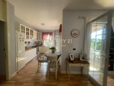 Villa for sale in Farkë, Tirana, 500 m². Photo 4 of 4