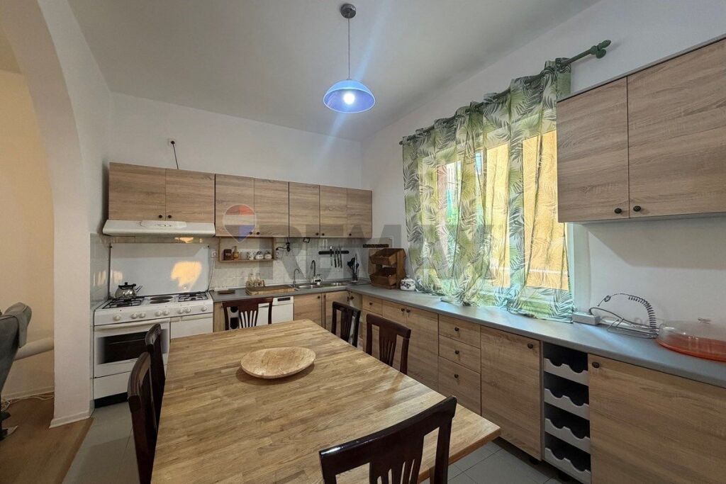 Apartment for rent in Ambasada Amerikane, Tirana, 300 m². Photo 2 of 3