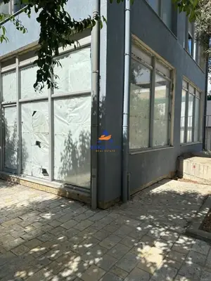 Locale in vendita a Fier, 42 m². Foto 4 di 6