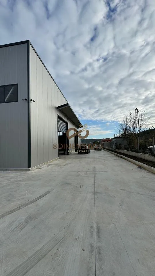 Warehouse for sale in Prush, Tirana, 2,400 m². Photo 1 of 2
