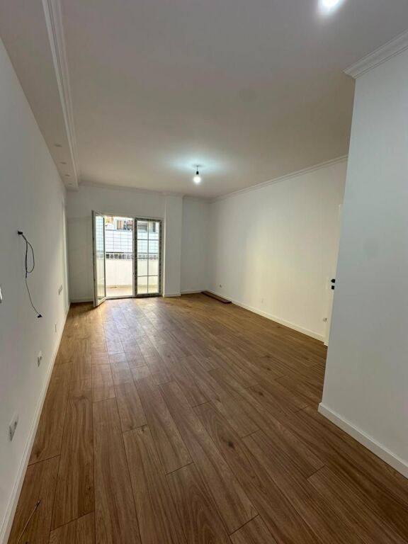 Appartamento 2+1 in affitto a Rruga e Bogdanëve, Tirana, 75 m². Foto 3 di 3