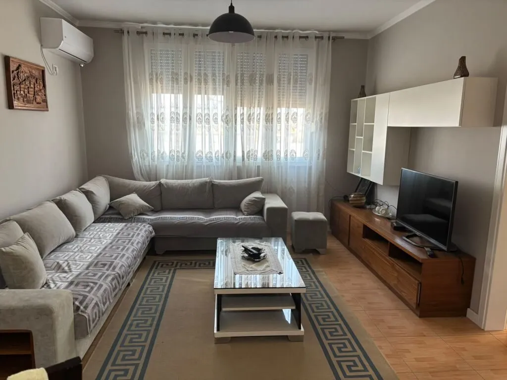 Apartament 2+1 me qera në Rruga Ramazan Bogdani, Tiranë, 100 m². Foto 1 nga 4