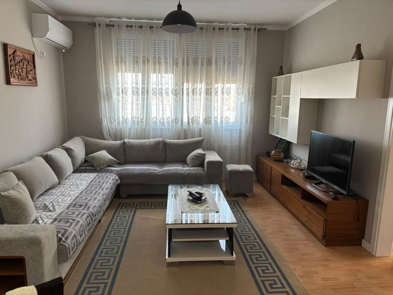 Appartamento 2+1 in affitto a Rruga Ramazan Bogdani, Tirana, 100 m²