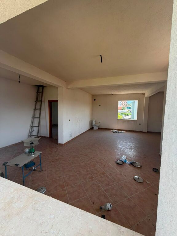 House for sale in Liqeni i Farkes, Tirana, 500 m². Photo 2 of 3
