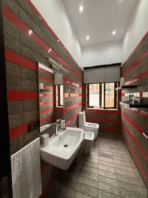 Apartament 2+1 me qera në Rruga e Barrikadave, Tiranë, 120 m². Foto 3 nga 9
