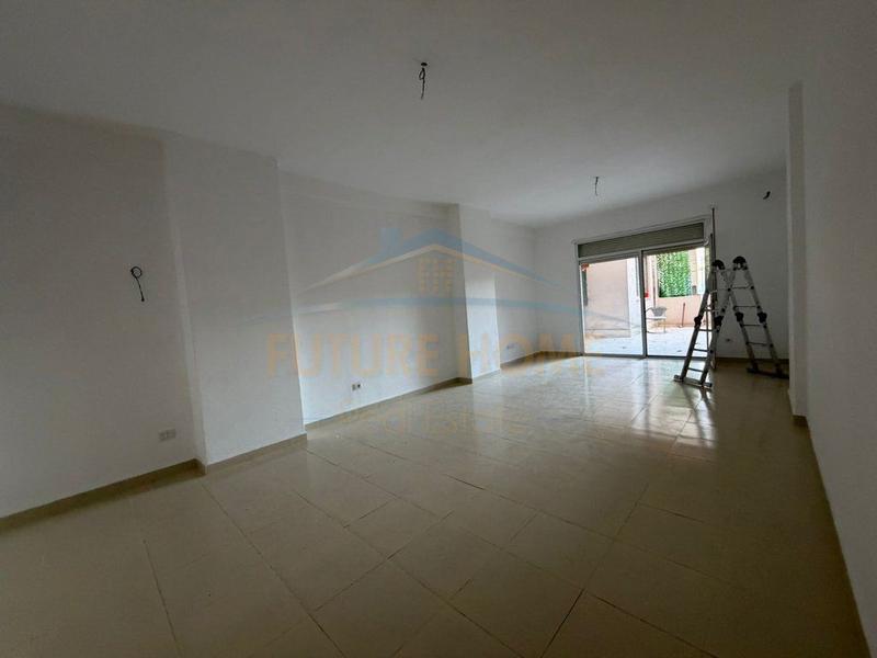 Apartment 2+1 for sale in Qendra e Formimit Profesional ish URT Durres, Durrës, 150 m²