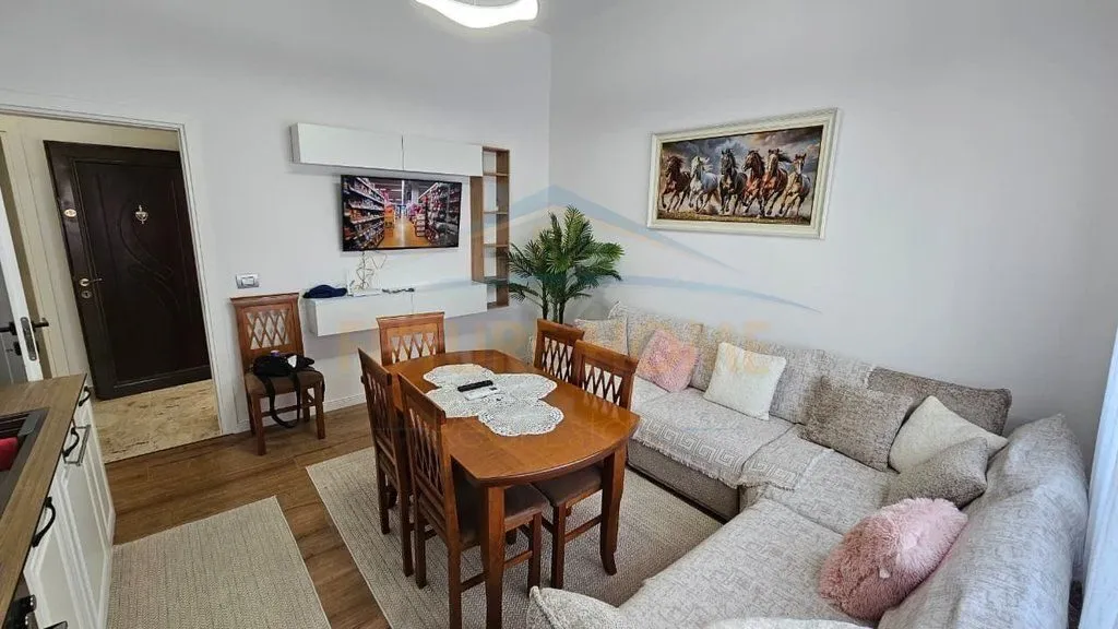 Apartament 2+1 me qera në Rruga Hafiz Podgorica, Durrës, 64 m². Foto 1 nga 12