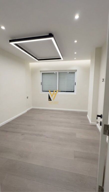 Apartament 1+1 në shitje në Komuna e Parisit, Tiranë, 66 m². Foto 1 nga 3