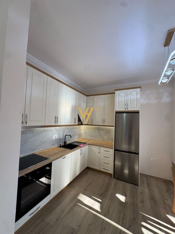 Apartament 1+1 me qera në Rruga 5 Maji, Tiranë, 73 m². Foto 2 nga 3