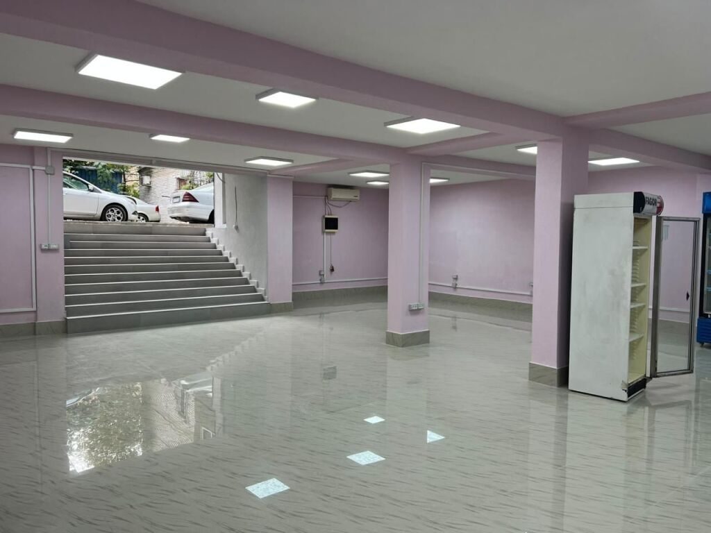 Dyqan me qera në Xhamia e Tabakeve, Tiranë, 130 m². Foto 1 nga 5