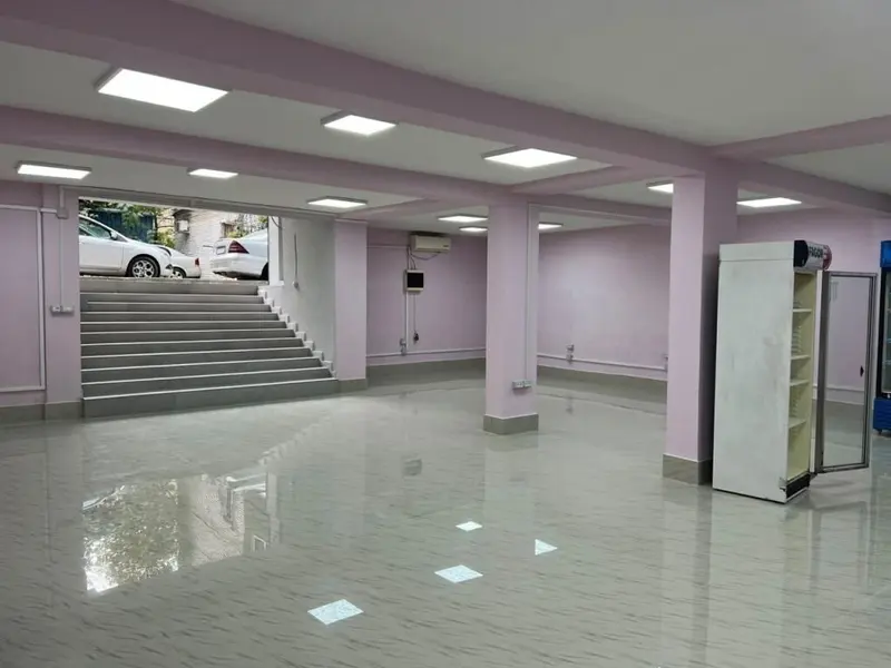 Dyqan me qera në Xhamia e Tabakeve, Tiranë, 130 m²
