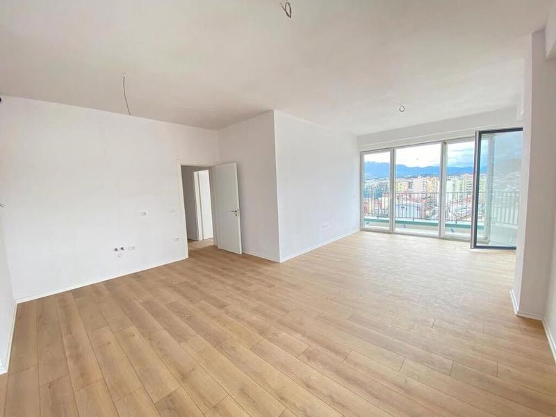 Apartament 3+1 në shitje në Komuna e Parisit, Tiranë, 282 m²
