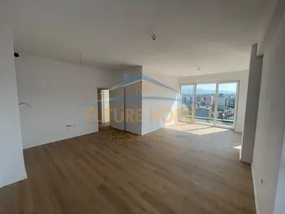 Apartament 3+1 në shitje në Komuna e Parisit, Tiranë, 137 m². Foto 2 nga 9