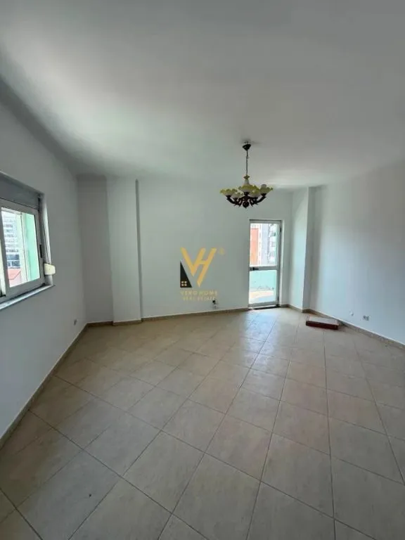 Apartament 2+1 në shitje në Kristal Center, Tiranë, 100 m². Foto 1 nga 4