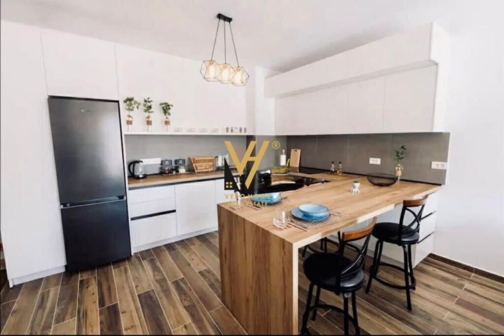 Apartament 1+1 me qera në Rruga e Barrikadave, Tiranë, 70 m². Foto 2 nga 3
