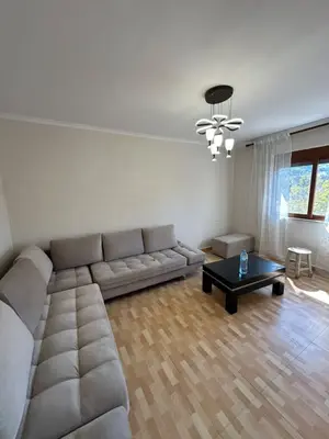 Apartament 1+1 në shitje në Rruga Irfan Tomini, Tiranë, 60 m². Foto 1 nga 10