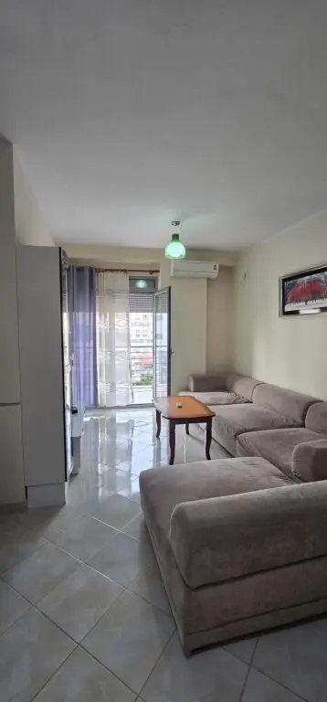 Appartamento 1+1 in vendita a Kinostudio, Tirana, 68 m²