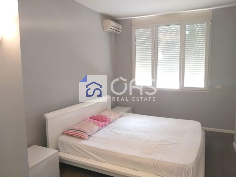 Zyrë 1+1 me qera në Blloku, Tiranë, 79 m². Foto 5 nga 7