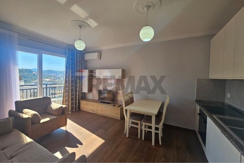 Appartamento in affitto ad Astir, Tirana, 70 m². Foto 2 di 3