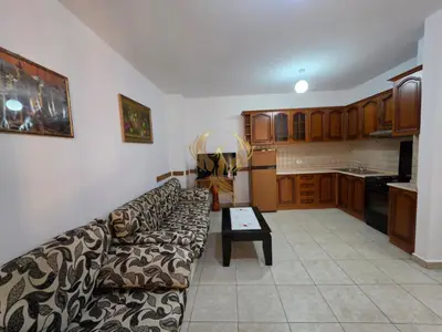 Apartament 1+1 me qera në Bulevardi Zogu I, Tiranë, 54 m². Foto 2 nga 8
