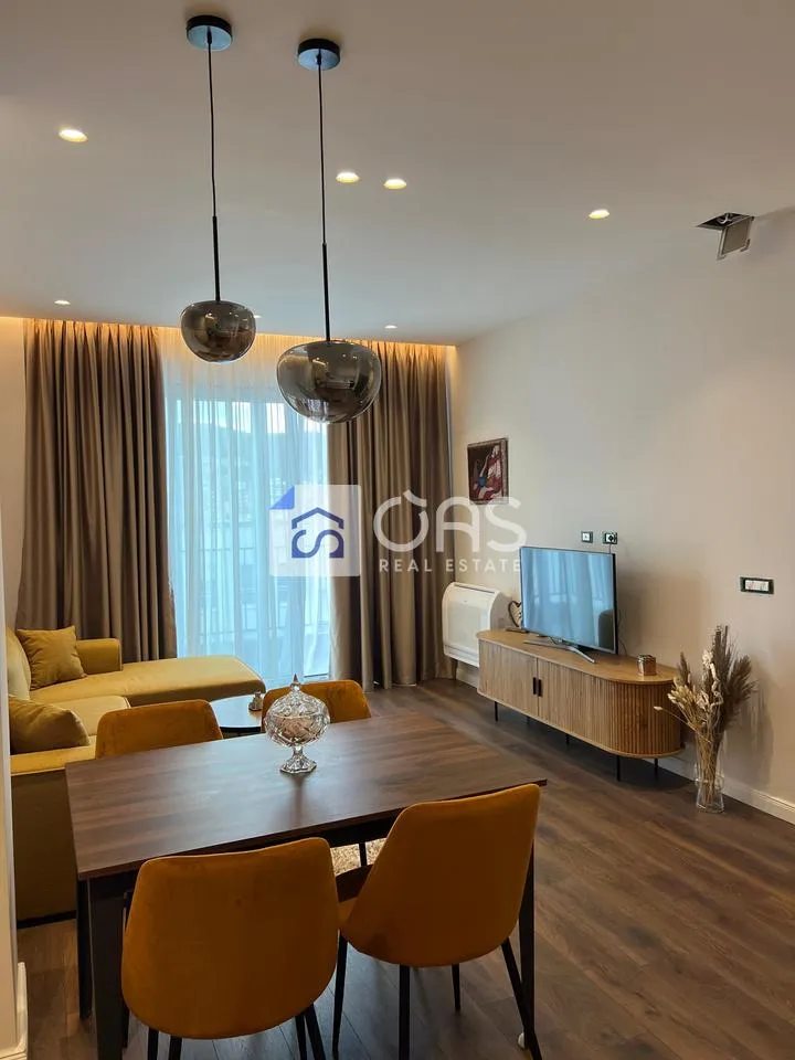 Apartament 2+1 me qera në Komuna e Parisit, Tiranë, 95 m². Foto 1 nga 11