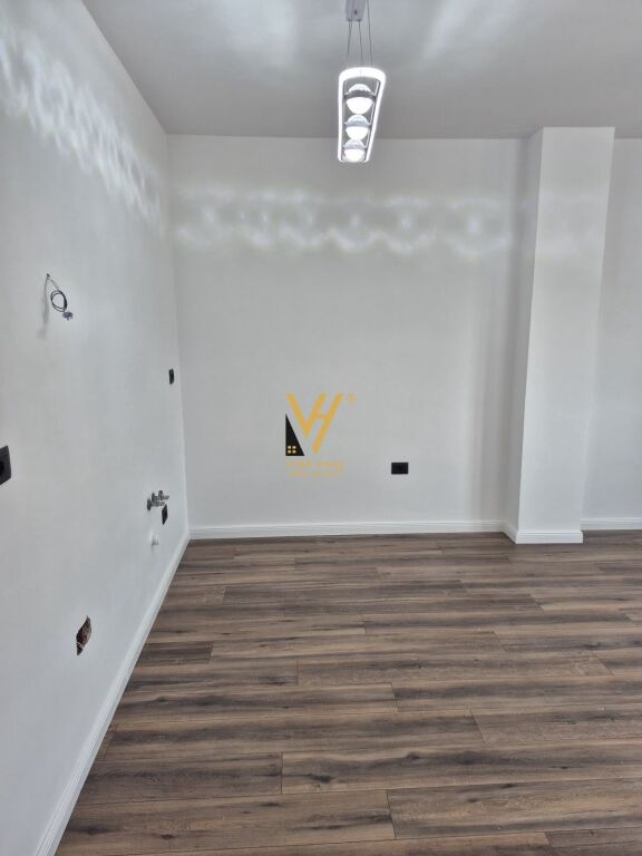 Apartament 1+1 në shitje në Bulevardi Zogu I, Tiranë, 75 m². Foto 2 nga 3