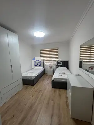 Apartament 2+1 me qera në Komuna e Parisit, Tiranë, 90 m². Foto 2 nga 7
