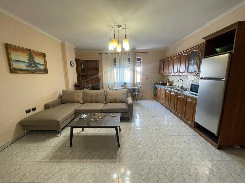 Appartamento 2+1 in affitto a Rruga Egnatia, Durazzo, 111 m²