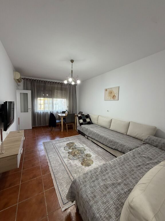 Apartament 1+1 me qera në Plazh Iliria, Durrës, 70 m². Foto 1 nga 8