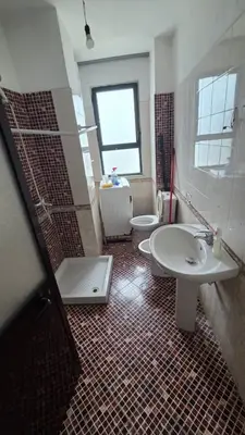 Apartament 2+1 me qera në Spitali Amerikan Rruga Ahmet Ramzoti, Durrës, 85 m². Foto 2 nga 5