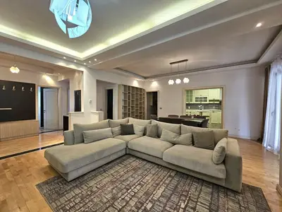 Apartament 2+1 në shitje në Myslym Shyri, Tiranë, 151 m². Foto 3 nga 12