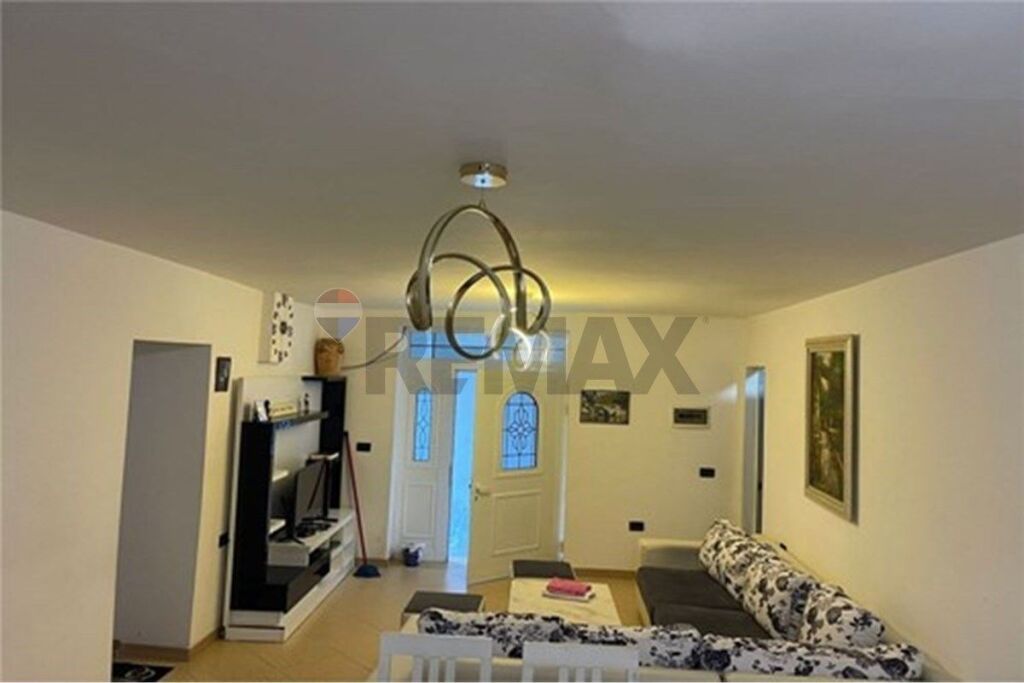 Apartment for sale in Ali Demi, Tirana, 45 m². Photo 2 of 3