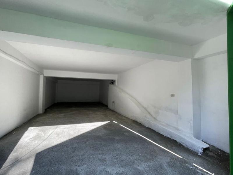 Garage in affitto a Rruga Profesor Halil Myrto, Durazzo, 40 m²
