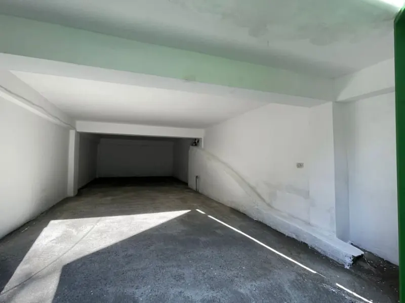 Garazh me qera në Rruga Profesor Halil Myrto, Durrës, 40 m²