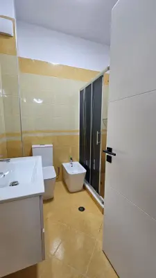 Apartament 2+1 me qera në Kopshti Botanik Zoologjik, Tiranë, 100 m². Foto 2 nga 3
