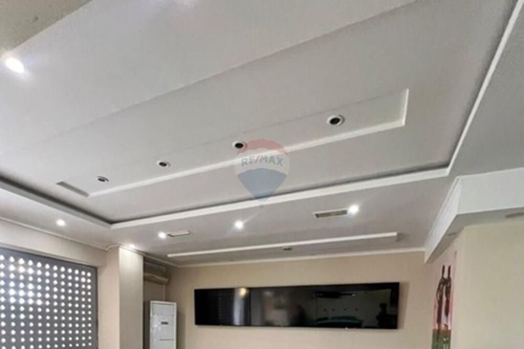 Negozio in vendita a Rruga Medar Shtylla, Tirana, 100 m². Foto 2 di 3