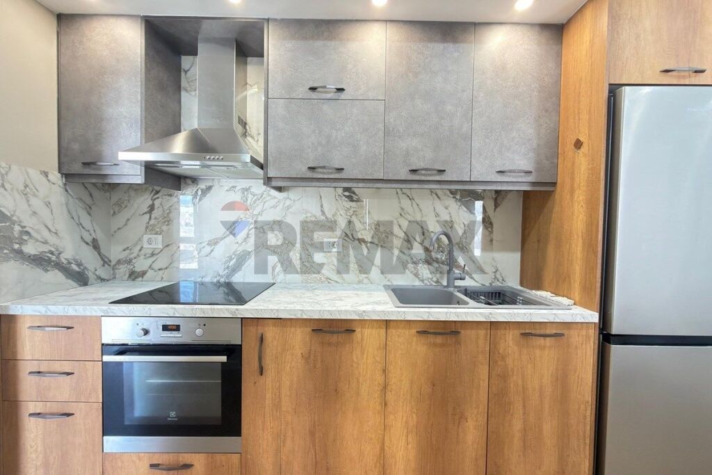Apartment for sale in 21 Dhjetori, Tirana, 49 m². Photo 3 of 3
