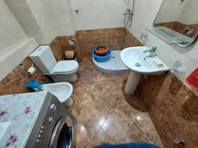 Apartament 1+1 me qera në Kompleksi Delijorgji, Tiranë, 74 m². Foto 5 nga 6